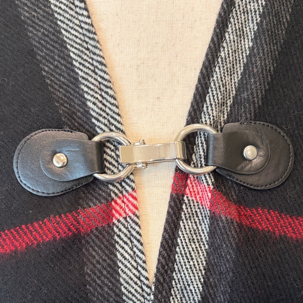 FRAAS Plaid Cape Buckle Detail Red/Black/White One Size - Picture 2 of 5